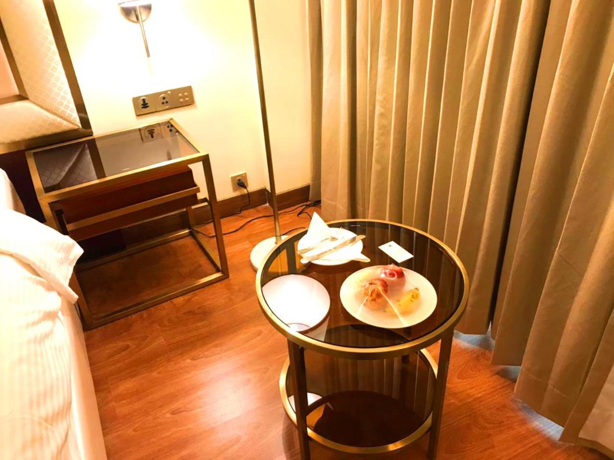 Kay-Em Spectra Hotel Chennai Exteriör bild